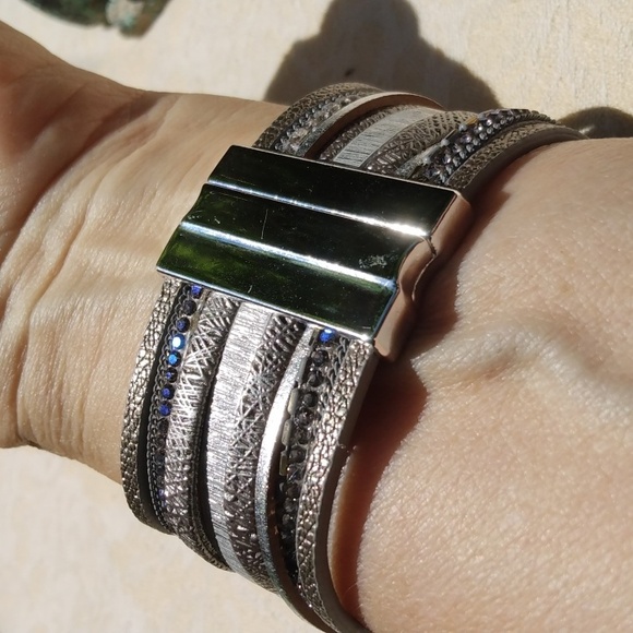 NWOT Multi strand Bracelet With Magnetic Closure In Silver Tones - Picture 6 of 6